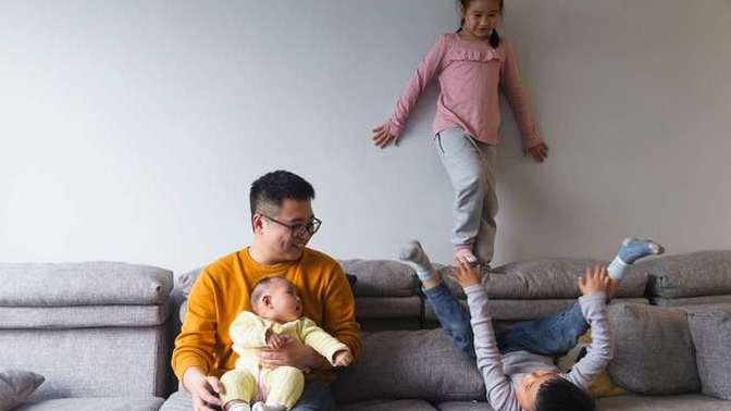 Do you agree or disagree that guys shouldn't put photos with their kids on dating apps?