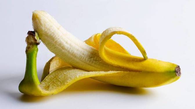 Guys, why do you often lead a conversation with a new girl by sending pictures of your... banana?