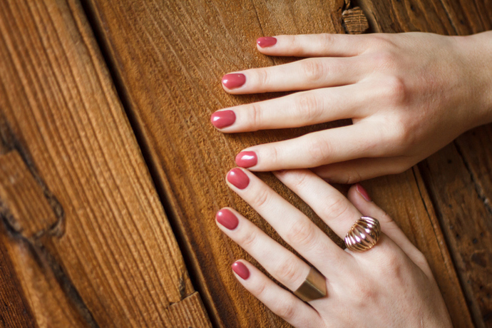 Do men care if woman has her nails done or men prefer women with natural nails?