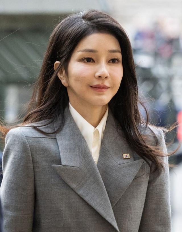 Which woman is aging the most gracefully?