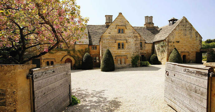 How is it like growing up in a big house or mansion?