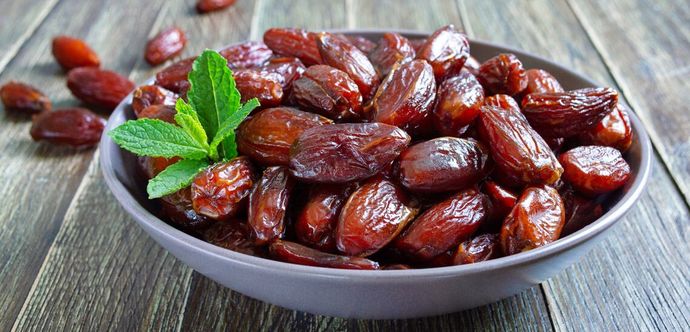 Bowl of dates