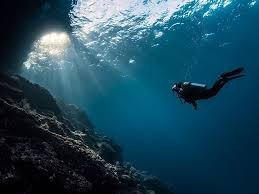 Is it possible too scuba dive too the titanic shipwreck with a scuba tank without a submarine or a submersible?