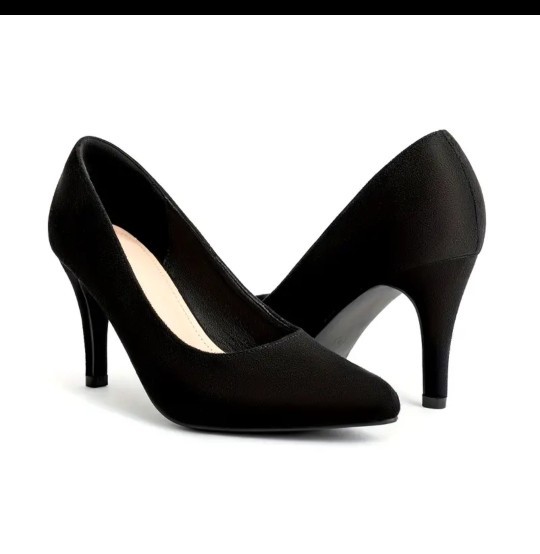Ladies, which pair of heels would go best with a little black dress? .