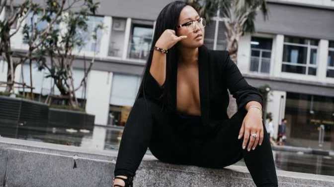 Do you like when women wear really revealing outfits?