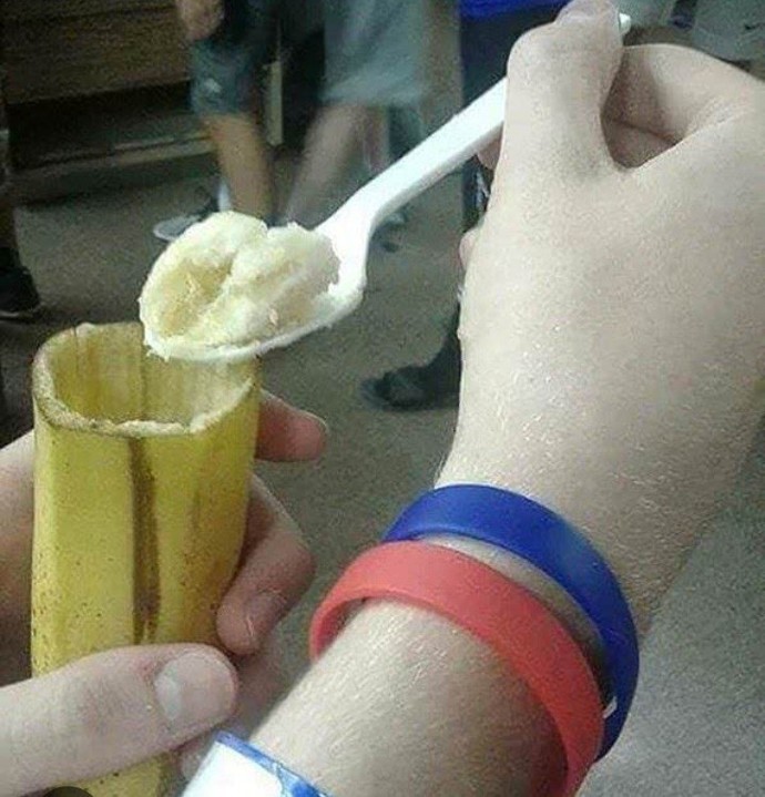 How do I eat a banana in front of men?