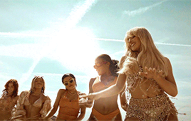 Why does Ariana grande have an enviable body?