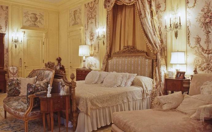 Would you like to see Mer-a-Largo turned into a museum where visitors can learn about the lavish lifestyle of one of Americas most controversial fig?