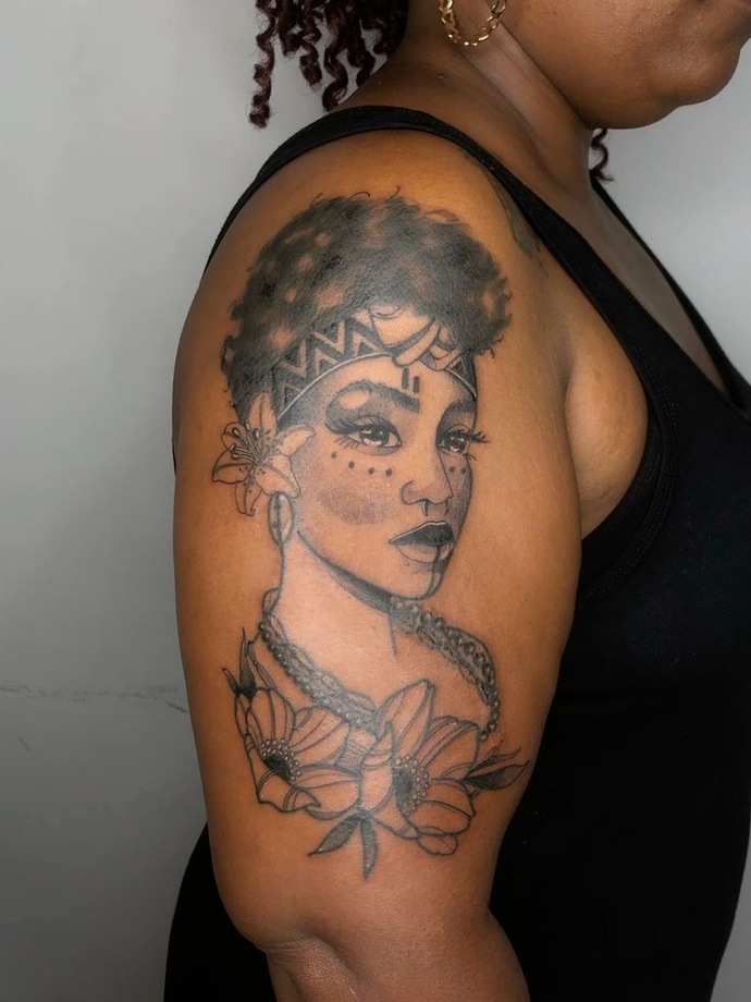 What does getting a shoulder tattoo feel like?