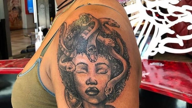 What does getting a shoulder tattoo feel like?