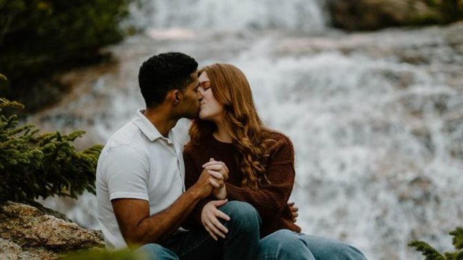 How many dates should you go on before you kiss someone?