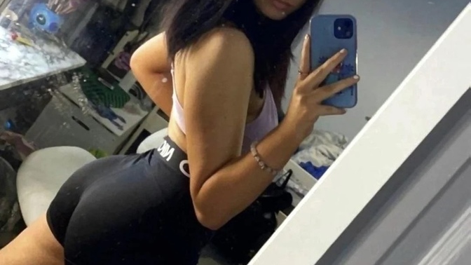 Would you let your girlfriend wear light colored short yoga shorts like Nike Pros?