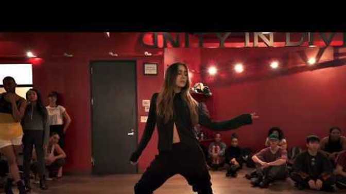 What do men think of diva dancing /sexy dancing? Example in the question?