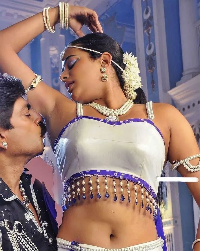Guys, Do you kiss 💋 your girlfriend armpits when you make physical relationship with her?