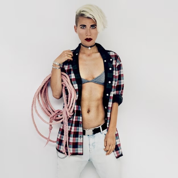 Guys would you pick a bigger feminine girl or slimmer masculine one?