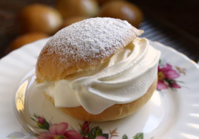 Which of these classic whipped cream cakes do you like?
