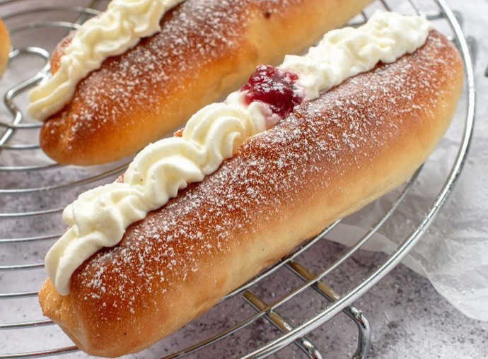 Which of these classic whipped cream cakes do you like?