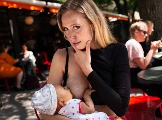 Who is looking more happy? Child or Mom?