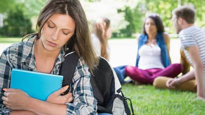 I tried introducing myself to people at my new University course but nobody seemed to talk or want to get to know me. What should I do now?