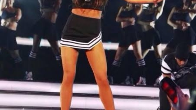 Does Ariana grande have a sexy body?