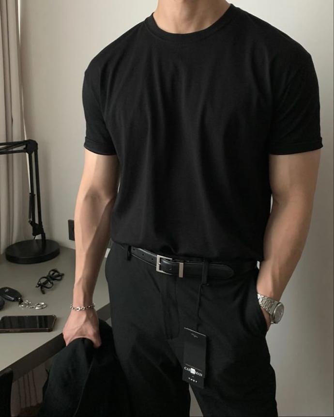 Girls, what clothes look attractive on a guy for casual?