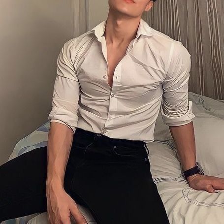 Girls, what clothes look attractive on a guy for casual?