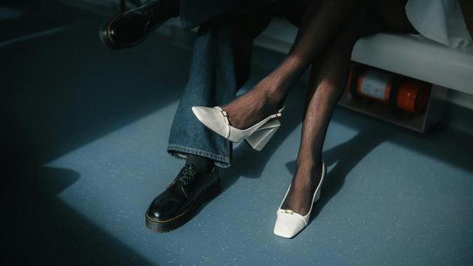 Girls, Do you think pantyhose are out of fashion?