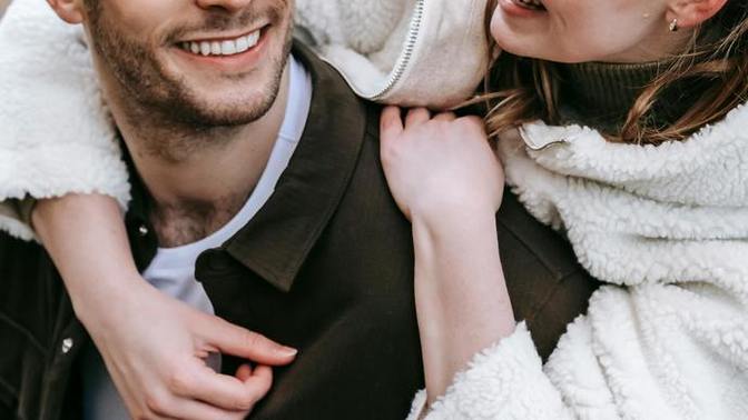 How many of you want a relationship and how many prefer to stay single?