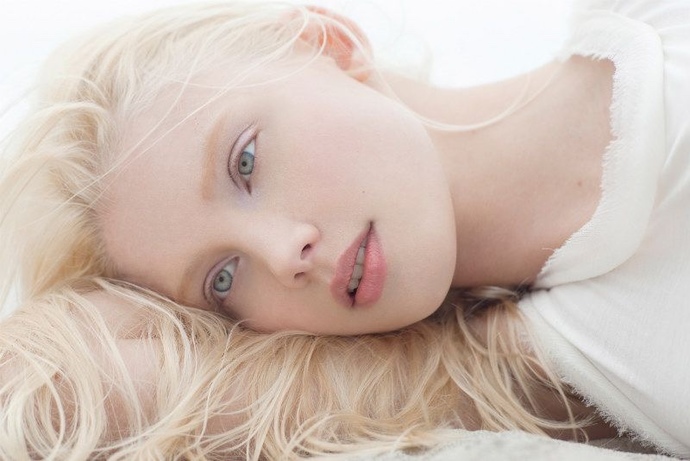 Is it true that most men prefer a pale blonde with blue eyes?