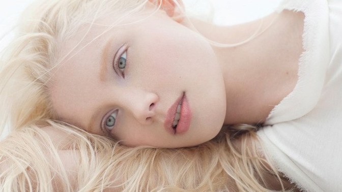 Is it true that most men prefer a pale blonde with blue eyes?