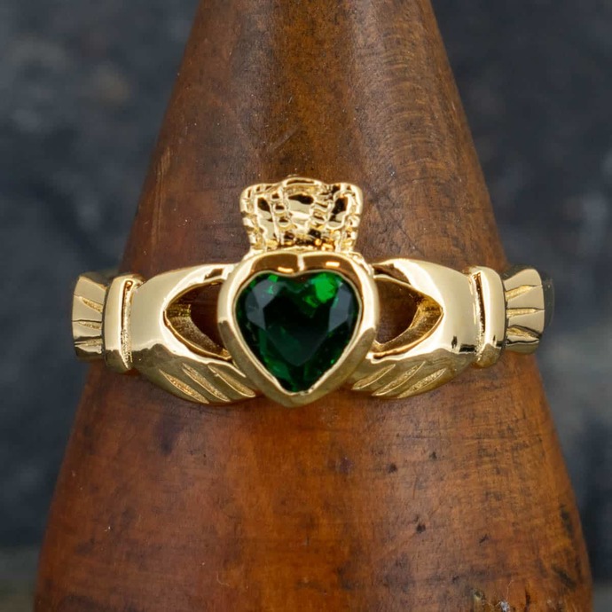 Do you have a Claddagh Ring? - GirlsAskGuys