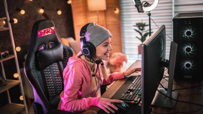 Have you ever gone on stream (like tiktok, twitch, etc) or aspire to do it?
