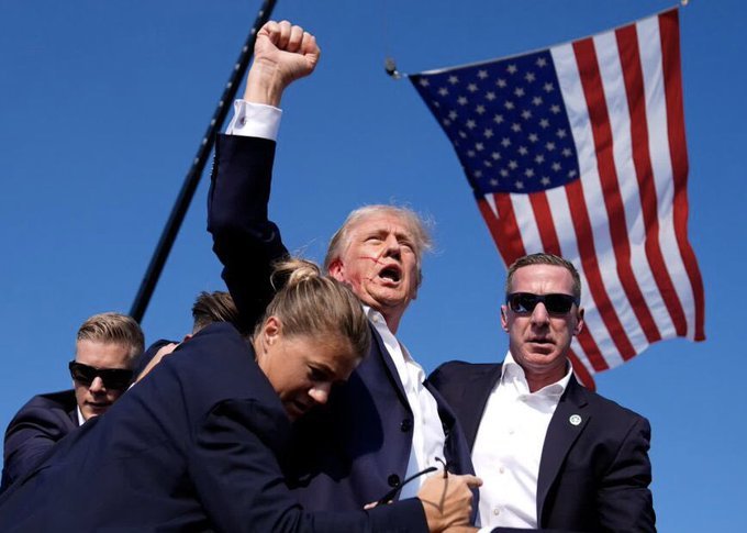 How would you react if you were at McDonalds and you saw Donald Trump in the back cooking up your fries 🍟?