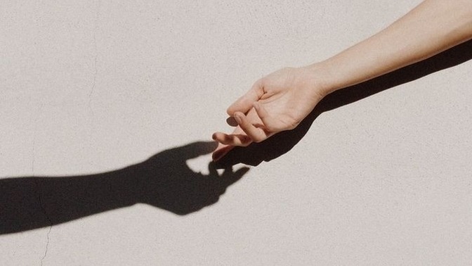 Have you dated someone that doesn’t like to hold hands in public?