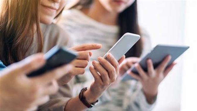 Are girls & women more obsessed with getting likes and followers on social media than nurturing their personal relationships?