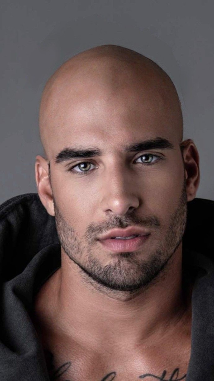 Dear Girls,  what do you prefer on guy?