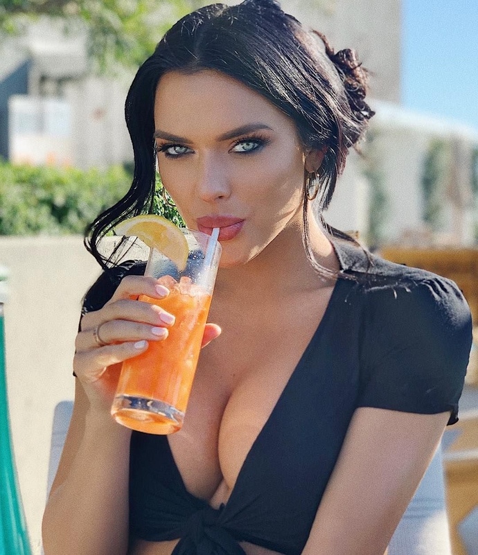 Which name better suits her looks? Vote below?