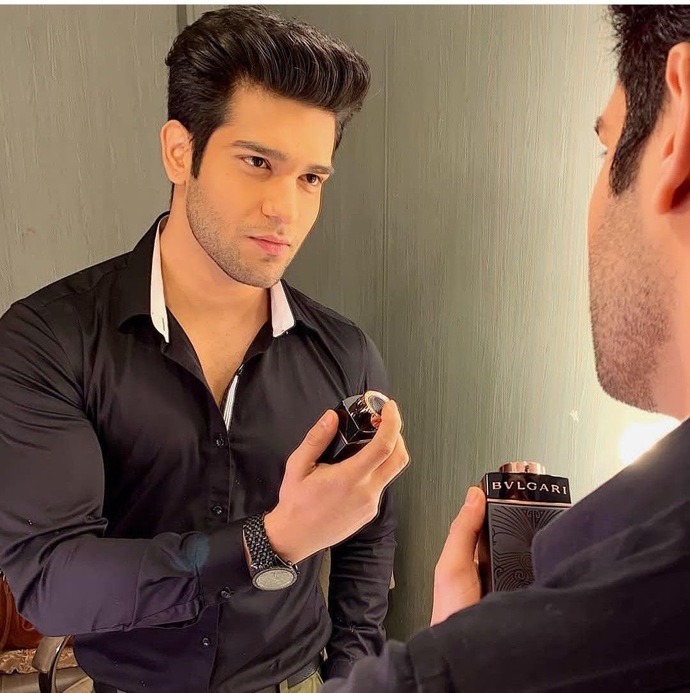 What is the first thing that draws your attention to the opposite sex?