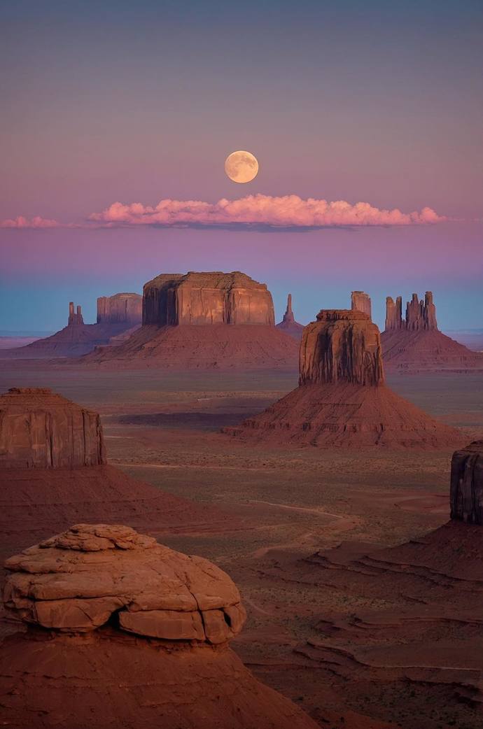 Full moon over Monument Valley. AZ