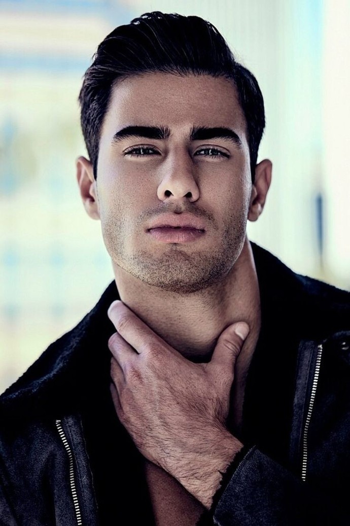 Do women prefer dark haired man or light haired guy?