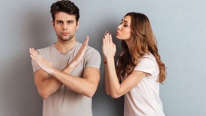 Ladies, how do you carefully befriend a guy who doesn't like you when you like him back?