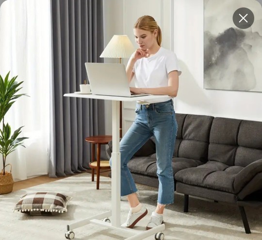 Are there any minimalist here? Which furniture or style would be best/suitable for a minimalist apartment living room ?