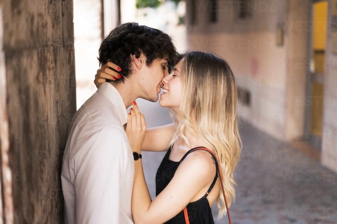 We didn’t kiss on the second date. Should I still call her?