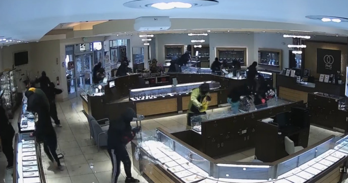 Wanna know what the difference is between a jewel thief and an undocumented shopper?