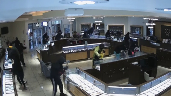 Wanna know what the difference is between a jewel thief and an undocumented shopper?
