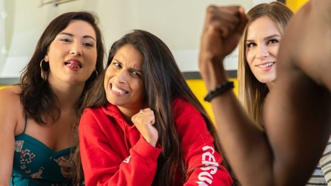 Girls, do women prefer to be approached when they are alone or in a group?