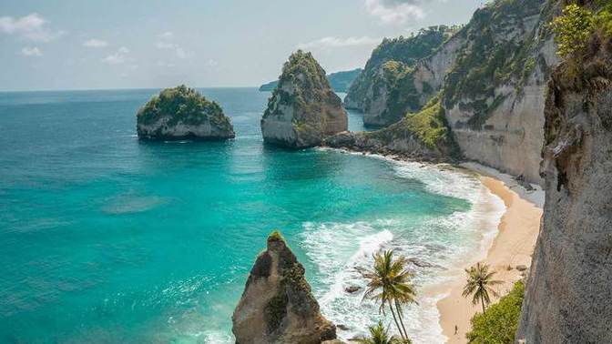 Which nature photograph do you find more beautiful?