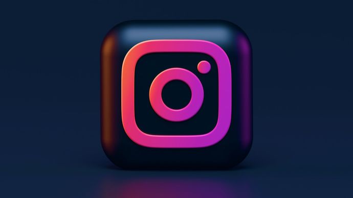 Girls, When is enough time to cancel an ig follow request?