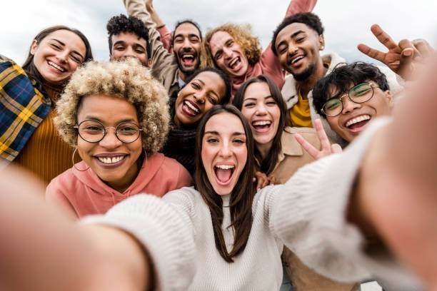 Do you need lots of friends to have a girlfriend?