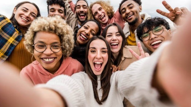 Do you need lots of friends to have a girlfriend?